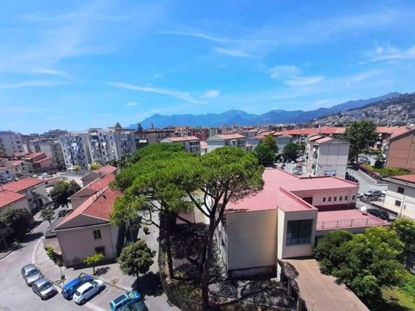 appartamento in vendita a Salerno in zona Pastena