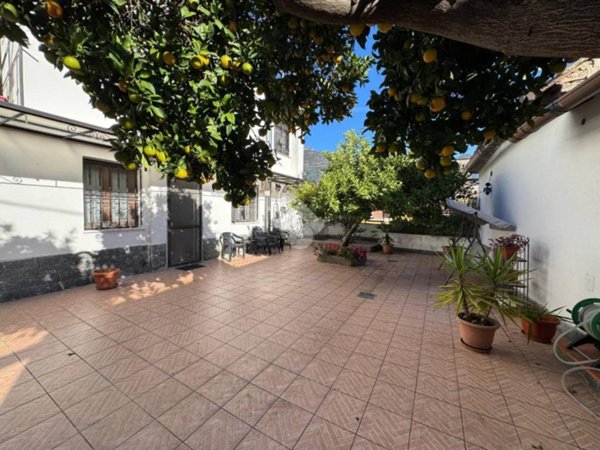 casa indipendente in vendita a Salerno in zona Giovi Altimare