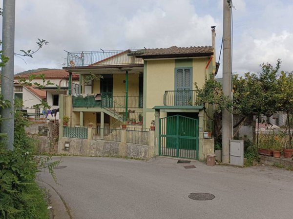 casa indipendente in vendita a Salerno in zona Ogliara
