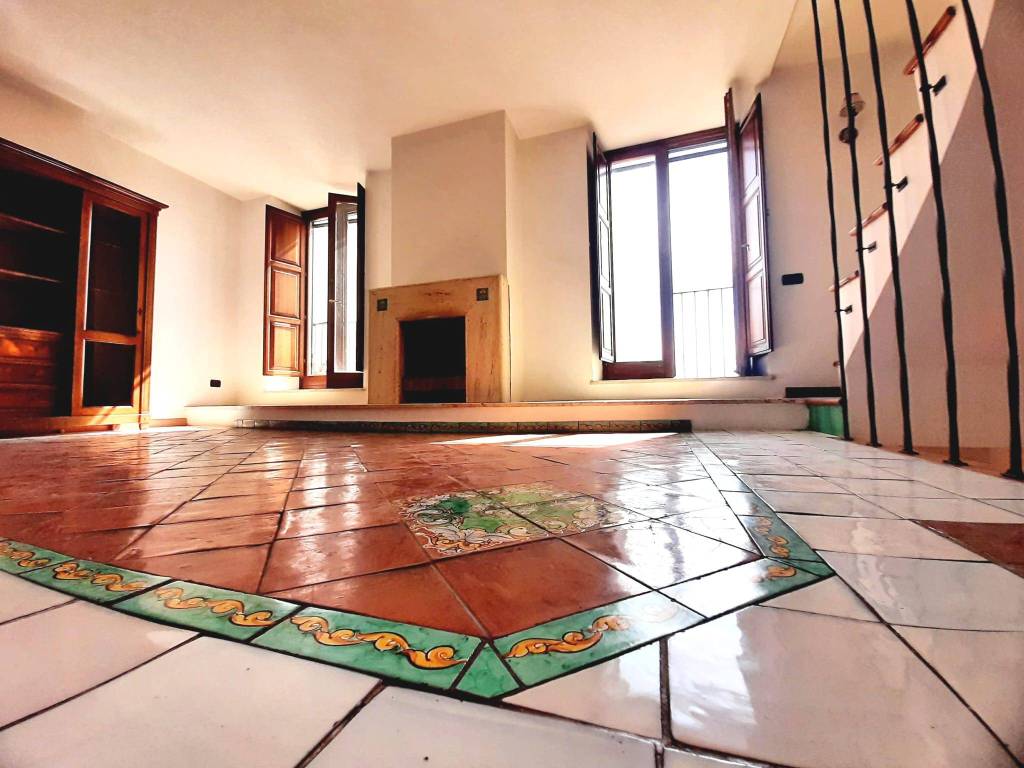 casa indipendente in vendita a Salerno in zona Centro Città