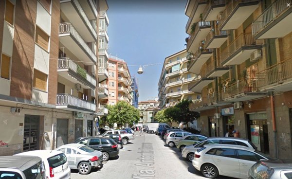 locale commerciale in vendita a Salerno in zona Pastena