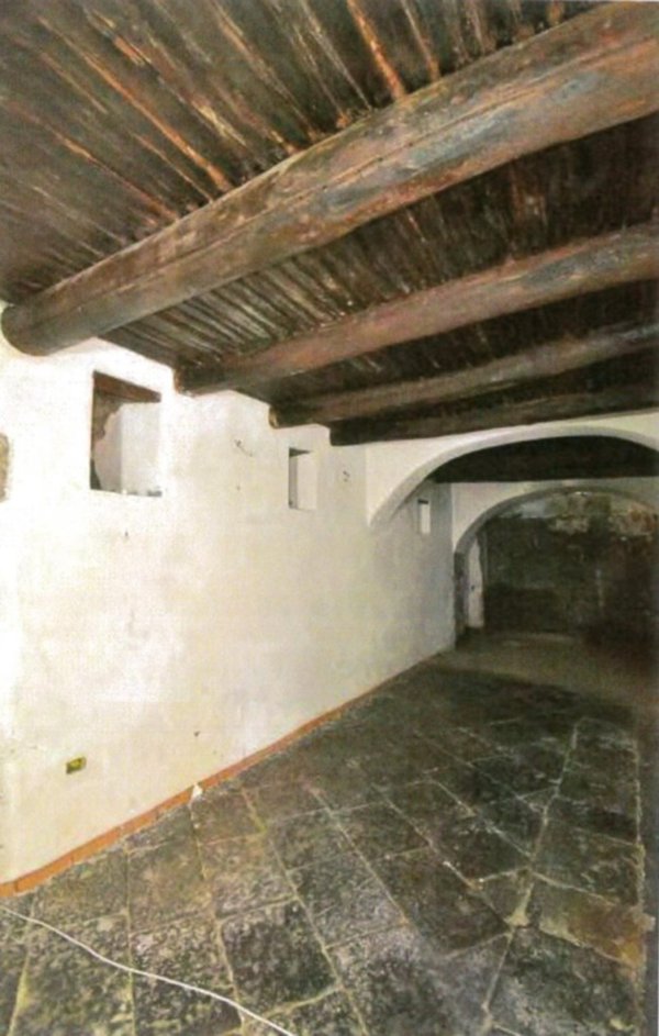 locale commerciale in vendita a Salerno in zona Centro Città