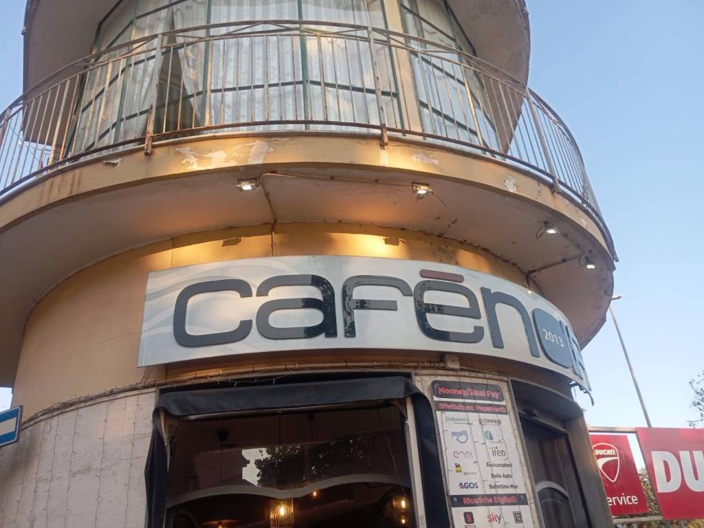 negozio in vendita a Salerno in zona Gelsi Rossi