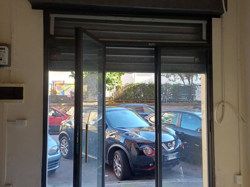 negozio in vendita a Salerno in zona Irno