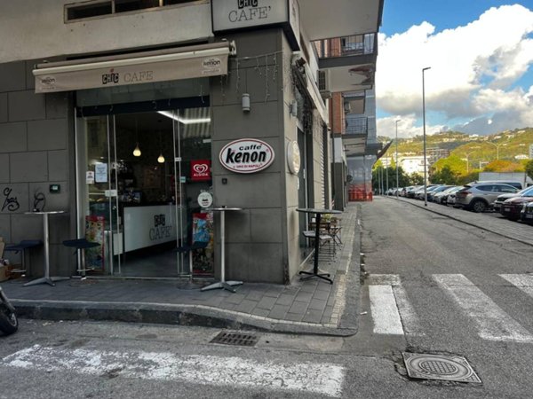 negozio in vendita a Salerno in zona Torrione