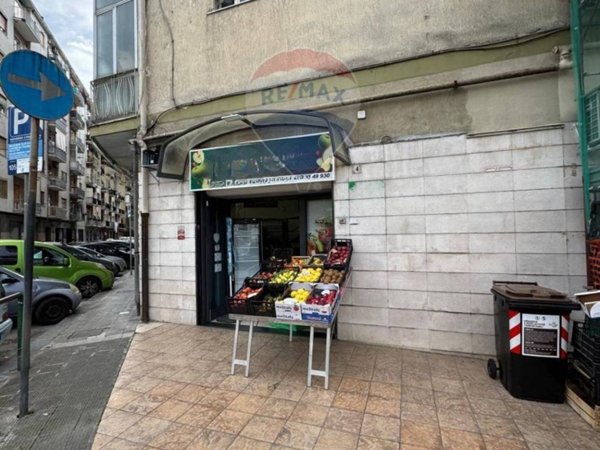 negozio in vendita a Salerno in zona Irno