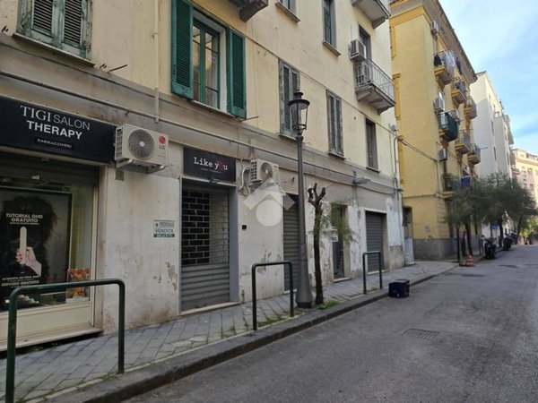 negozio in vendita a Salerno in zona Centro Città