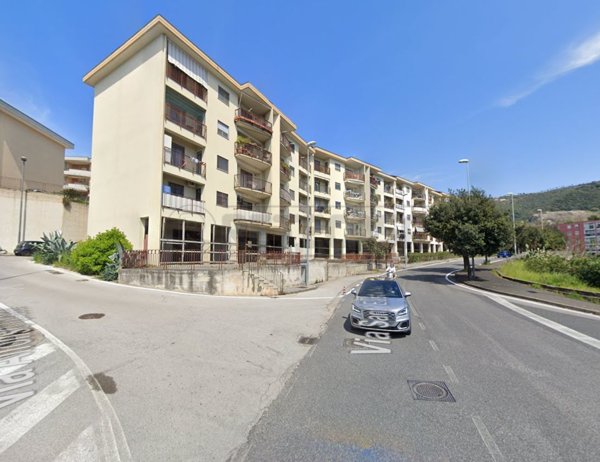 locale commerciale in vendita a Salerno in zona Sant'Eustachio
