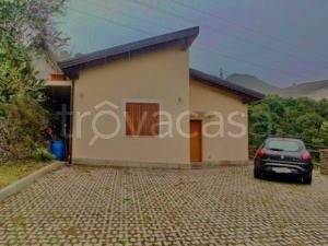 casa indipendente in vendita a Salerno in zona Centro Città