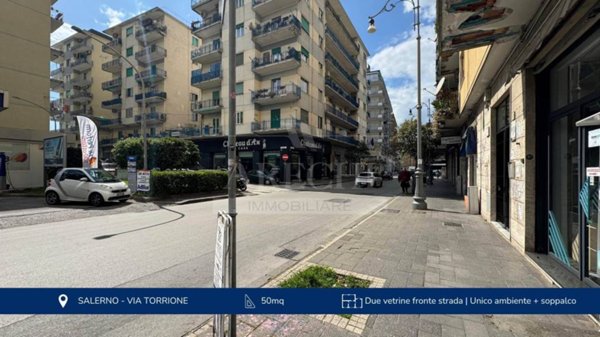 negozio in vendita a Salerno in zona Torrione