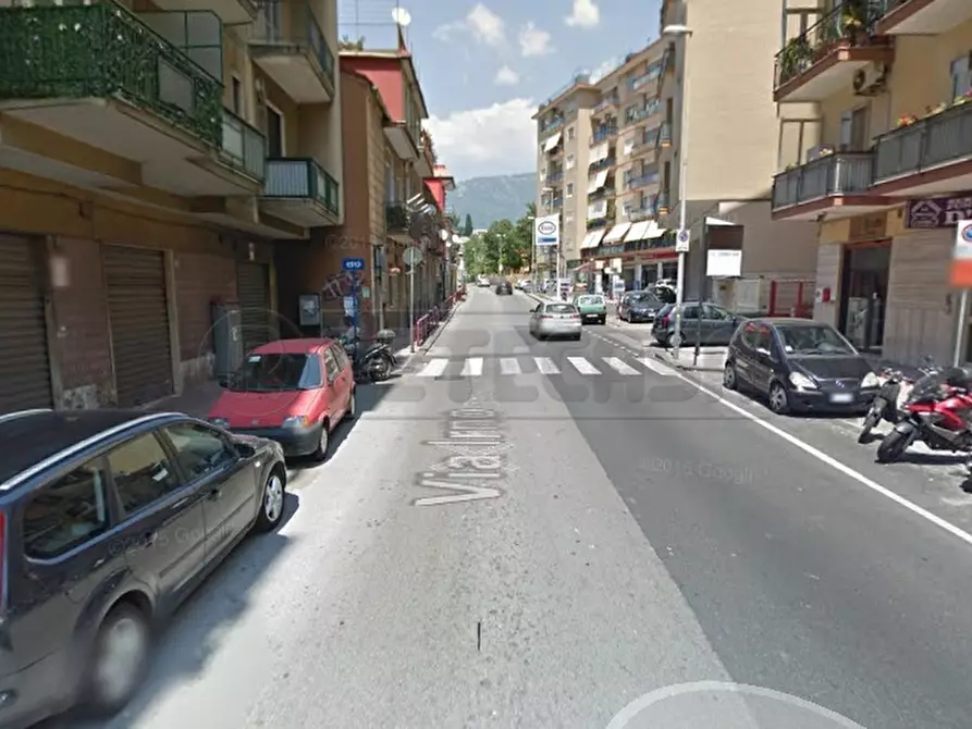 locale commerciale in vendita a Salerno in zona Irno