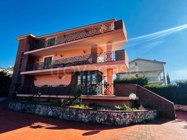 casa indipendente in vendita a Salerno in zona Zona Industriale