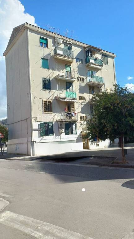 appartamento in vendita a Salerno in zona Pastena
