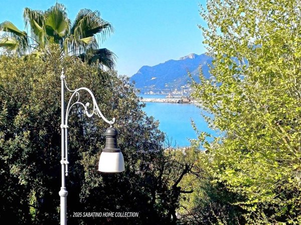 appartamento in vendita a Salerno in zona Centro Città