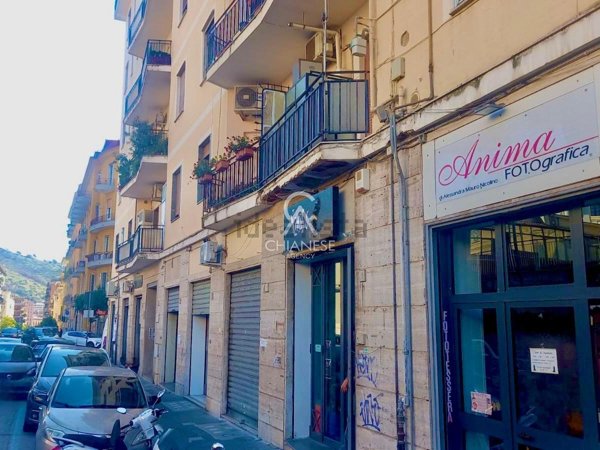 locale commerciale in vendita a Salerno