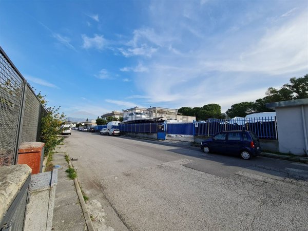 capannone in vendita a Salerno in zona Zona Industriale