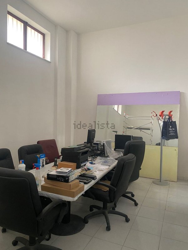 locale commerciale in vendita a Salerno