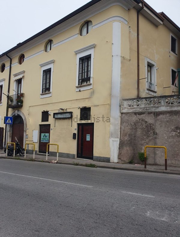 locale commerciale in vendita a Salerno