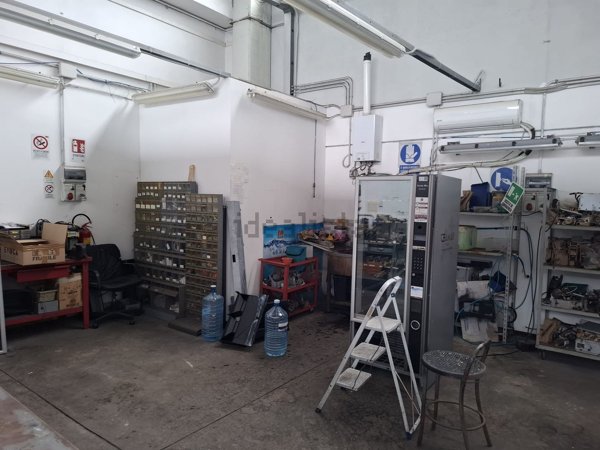 capannone in vendita a Salerno in zona Zona Industriale