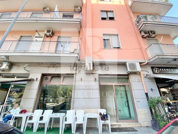 locale commerciale in vendita a Salerno in zona Irno
