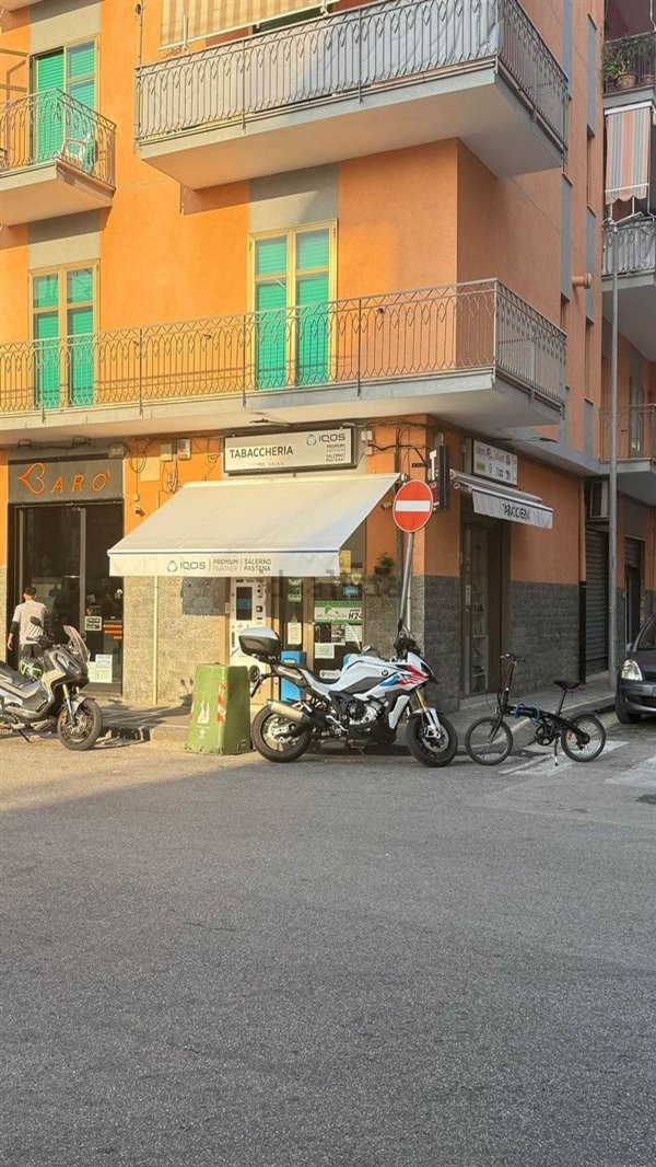 locale commerciale in vendita a Salerno