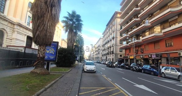 negozio in vendita a Salerno in zona Centro Città