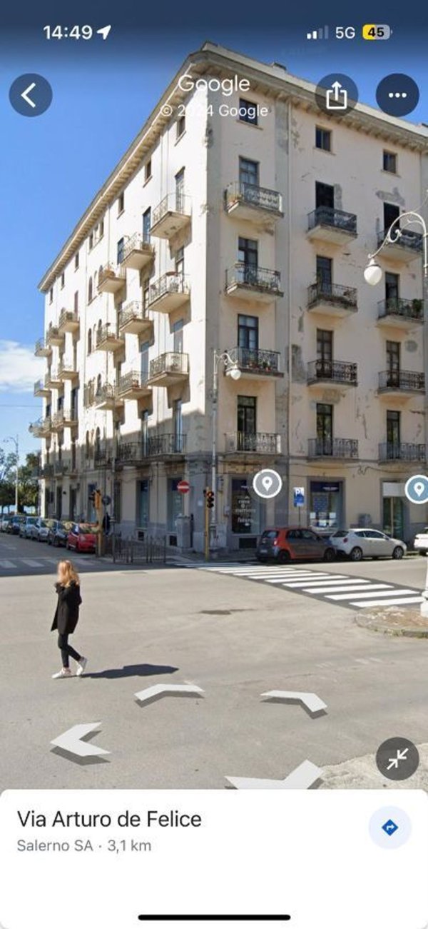 locale commerciale in vendita a Salerno in zona Centro Città