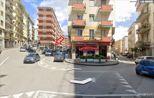 locale commerciale in vendita a Salerno