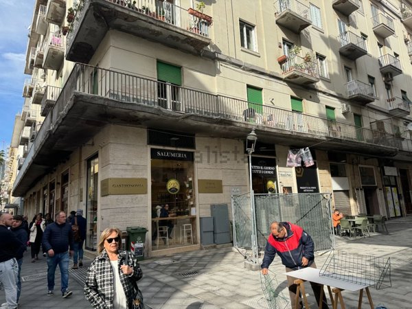 locale commerciale in vendita a Salerno in zona Centro Città