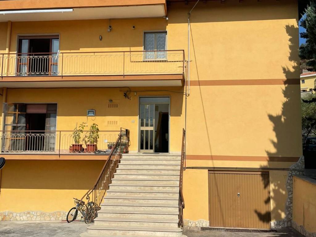 casa indipendente in vendita a Salerno in zona Giovi Altimare