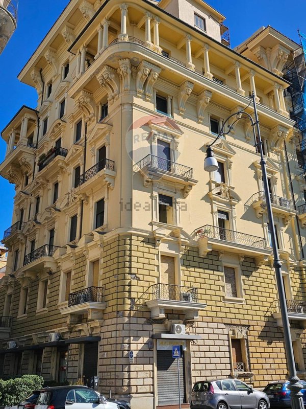 appartamento in vendita a Salerno in zona Centro Città