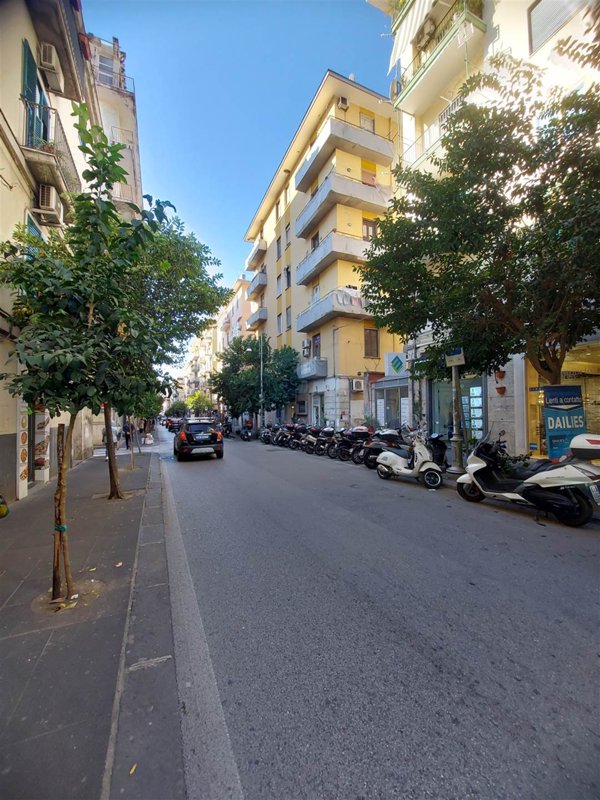 negozio in vendita a Salerno in zona Centro Città