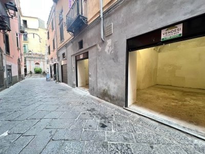 negozio in vendita a Salerno in zona Centro Città