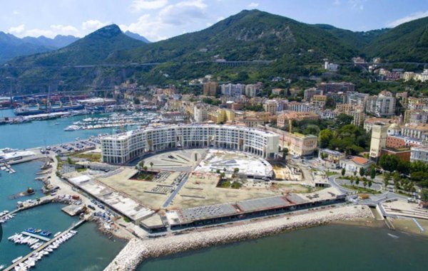 appartamento in vendita a Salerno in zona Porto