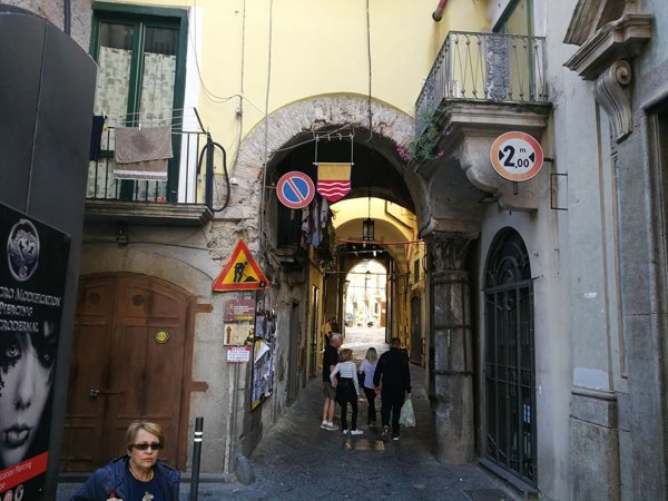 casa indipendente in vendita a Salerno in zona Centro Città