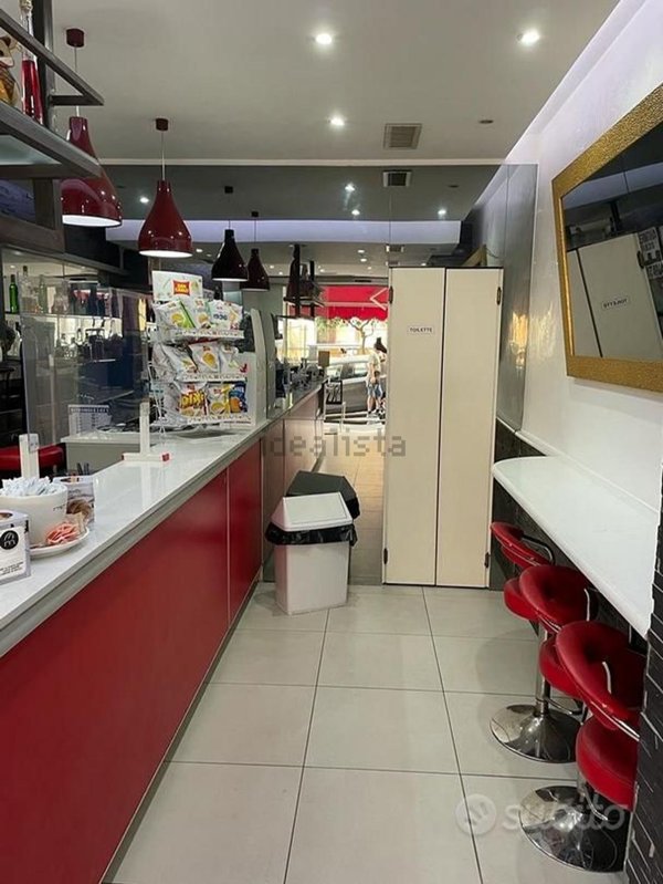 negozio in vendita a Salerno in zona Centro Città