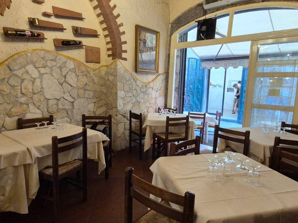 negozio in vendita a Salerno in zona Centro Città