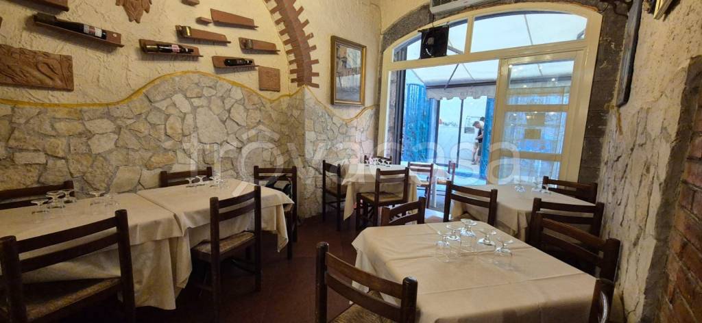 negozio in vendita a Salerno in zona Centro Città