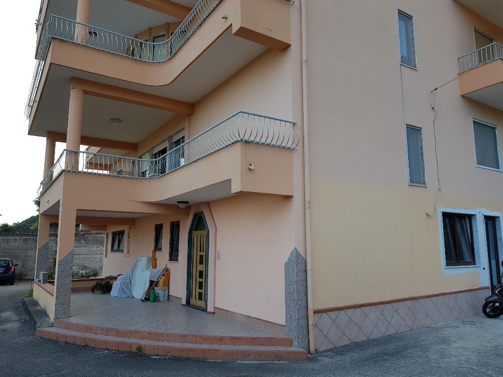 casa indipendente in vendita a Salerno in zona Centro Città