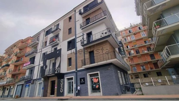 locale di sgombero in vendita a Salerno in zona Mercatello