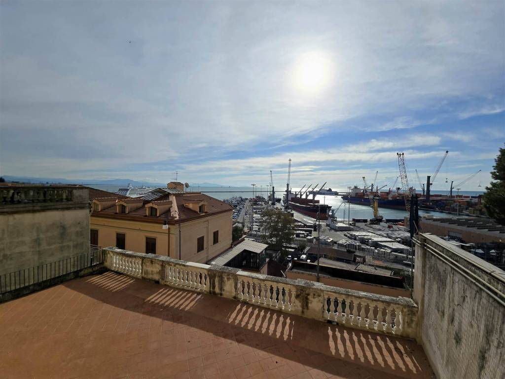 appartamento in vendita a Salerno in zona Centro Città
