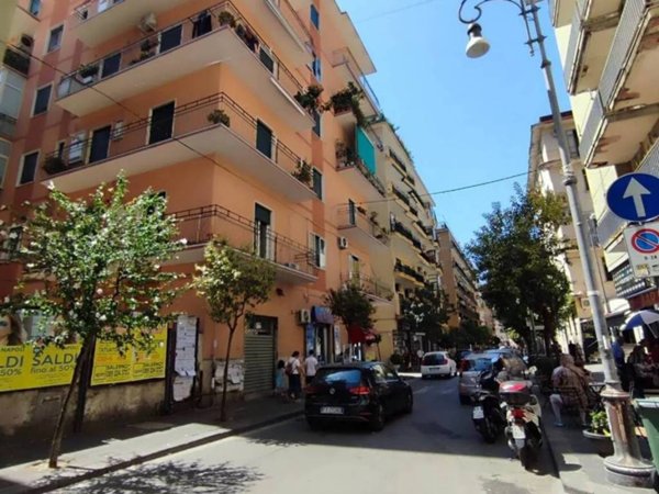 negozio in vendita a Salerno in zona Centro Città