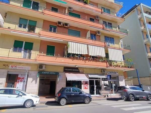 negozio in vendita a Salerno in zona Mercatello