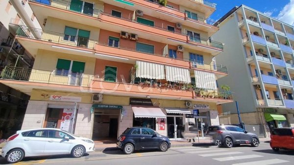 negozio in vendita a Salerno in zona Mercatello
