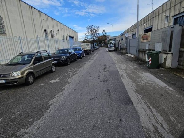 negozio in vendita a Salerno in zona Zona Industriale
