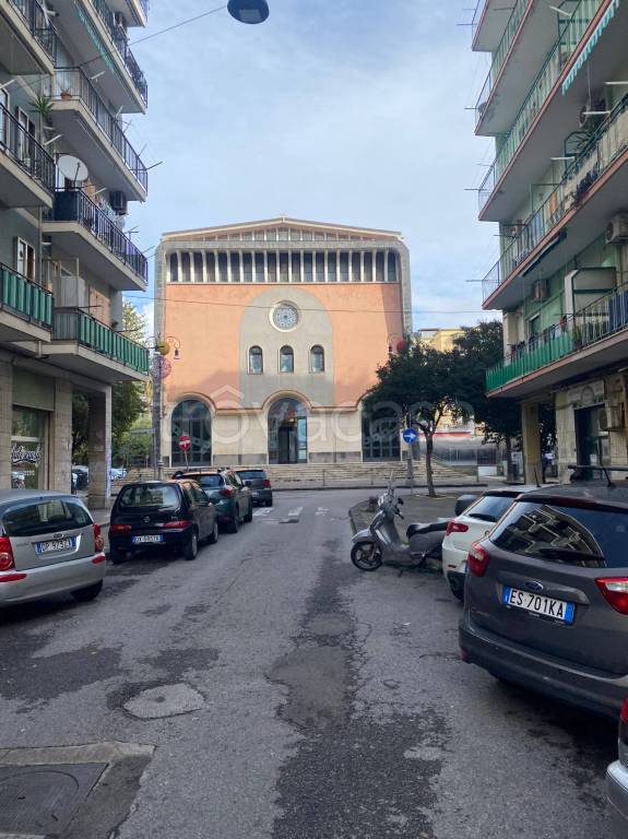 locale di sgombero in vendita a Salerno in zona Pastena