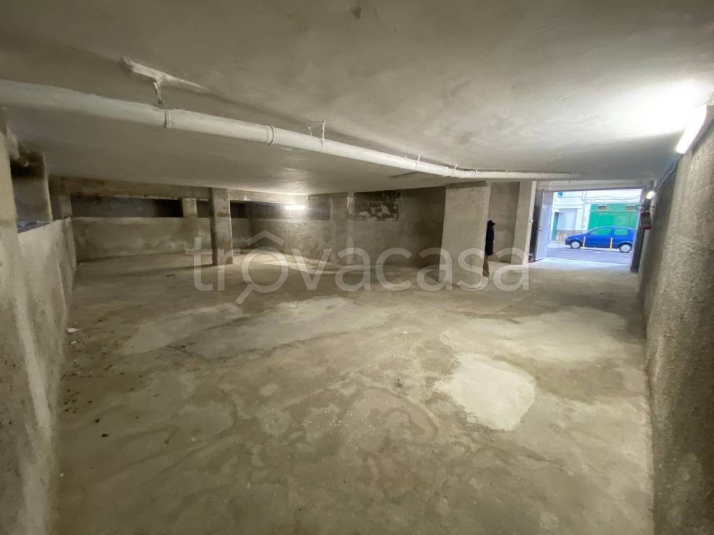 locale di sgombero in vendita a Salerno in zona Pastena