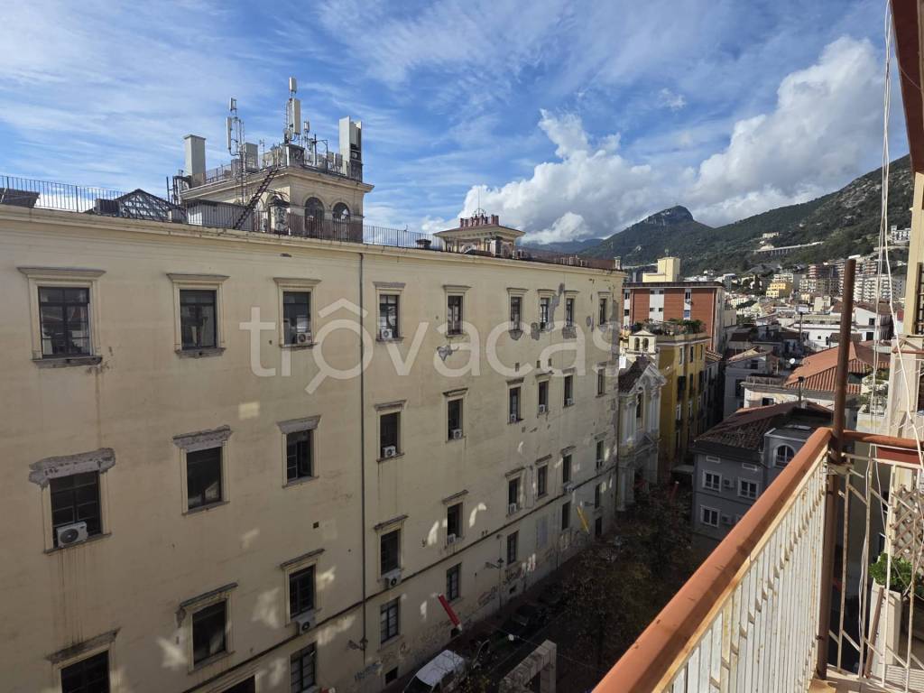 appartamento in vendita a Salerno in zona Centro Città