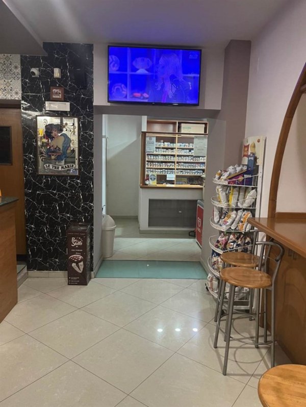 negozio in vendita a Salerno in zona Ogliara