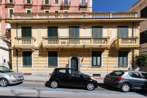 casa indipendente in vendita a Salerno in zona Porto